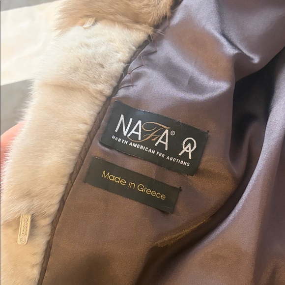 Luxurious Cream mink Fur Coat with Hood - Picture 3 of 7